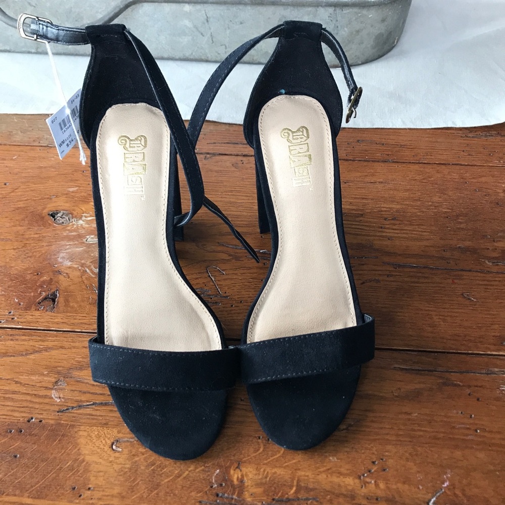NWT Black heeled sandals